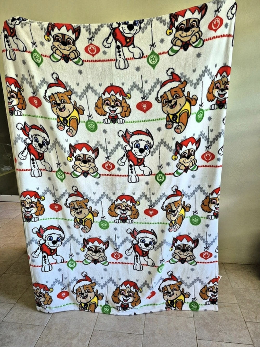 Paw Patrol Christmas Holiday Throw Blanket in White & Red Like New